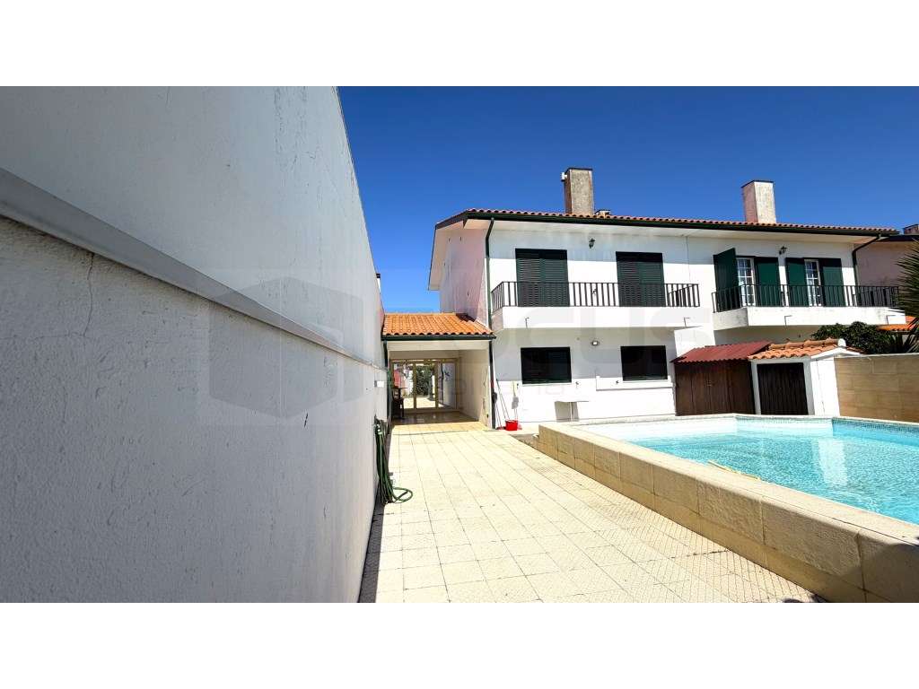 Moradia T4 com piscina - Gafanha da Nazaré - Grande imagem: 3/28