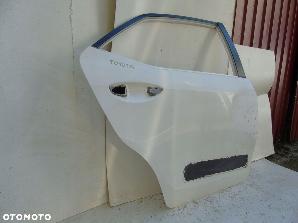 Toyota Corolla E16 prawe drzwi 24154014 - 2