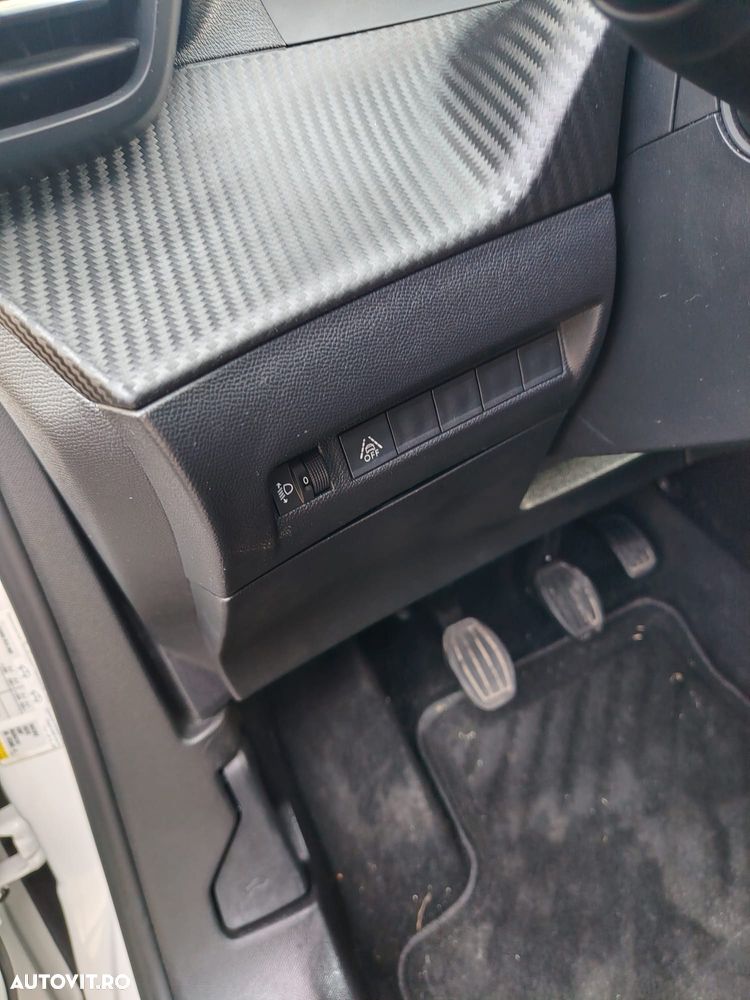 Peugeot 2008 - 8