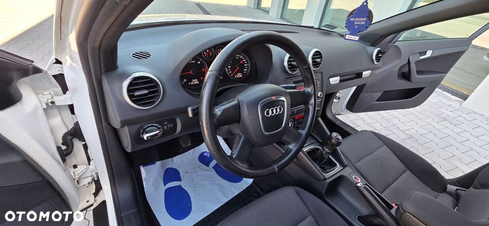 Audi A3 Sportback 1.6 TDI DPF S line Sportpaket - 11