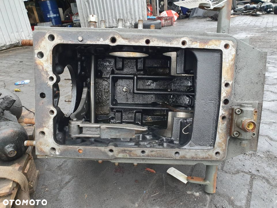 OBUDOWA TRAKTOR CLAAS AXOS 340 7700098371 - 3