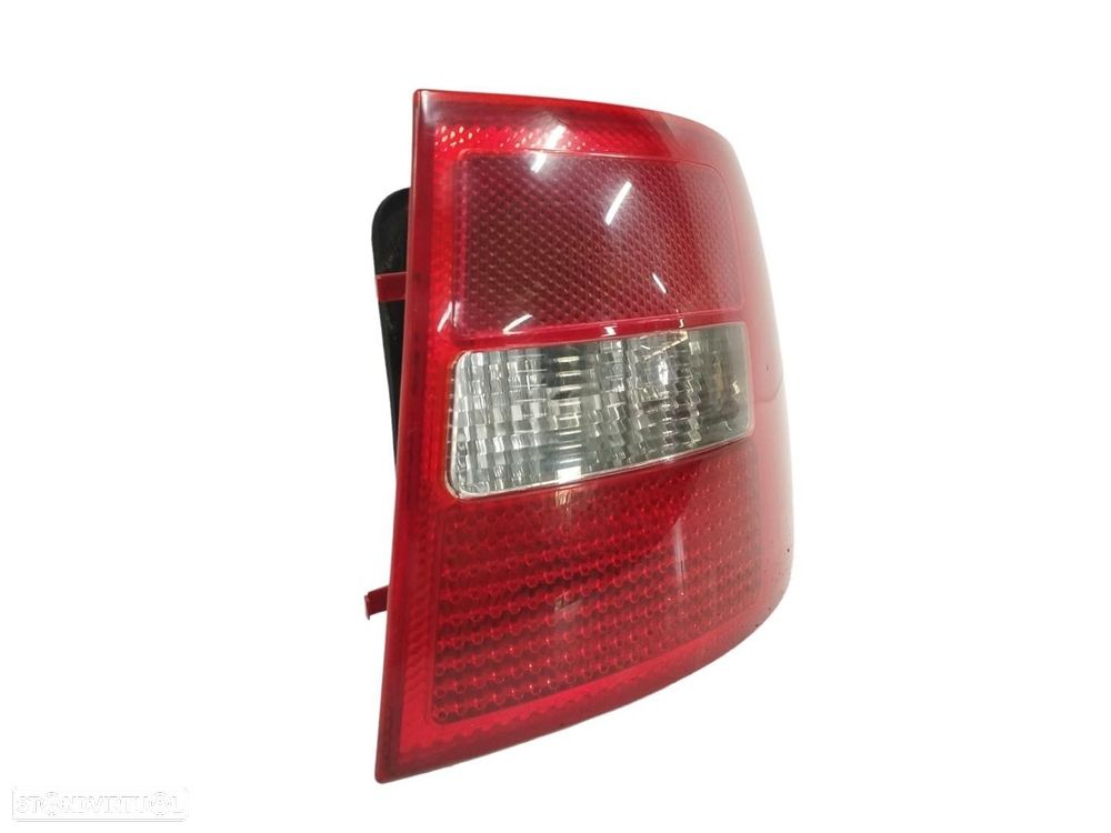 FAROLIM TRASEIRO DIREITO AUDI A6 AVANT 2002 -4B9945096F - 4