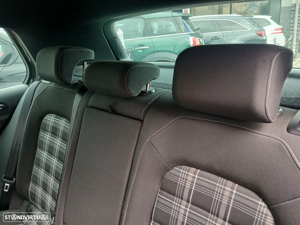 VW Golf 2.0 TDi GTD DSG - 27