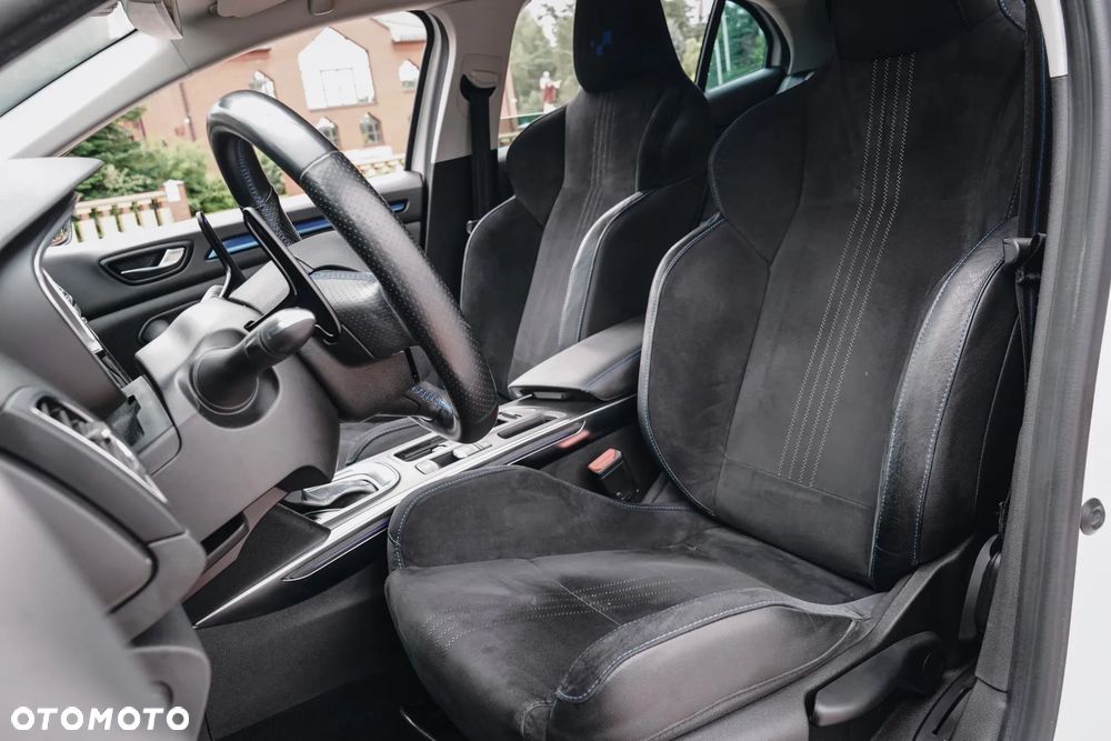 Renault Megane ENERGY TCe 205 EDC GT - 27