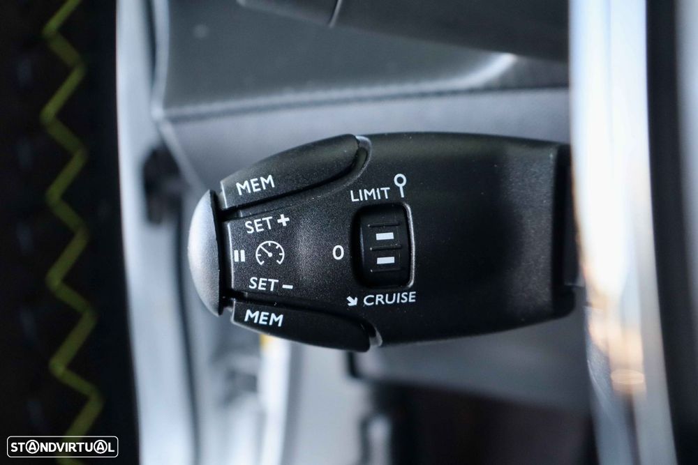 Peugeot e-2008 54 kWh GT - 41