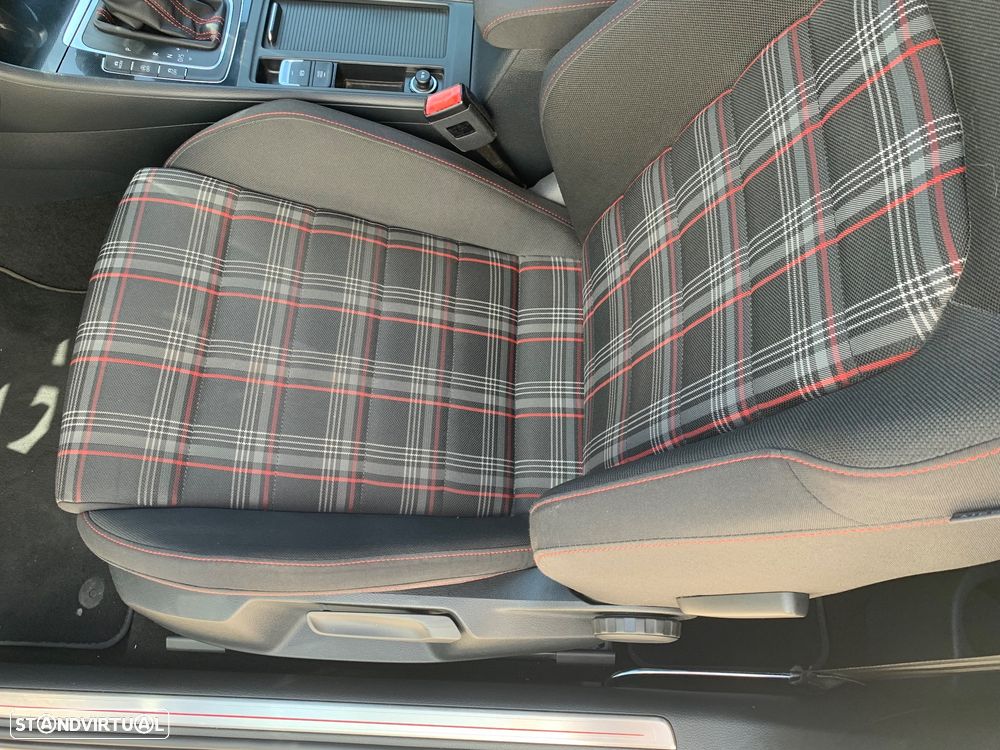 VW Golf 2.0 TSi GTi DSG Performance - 8