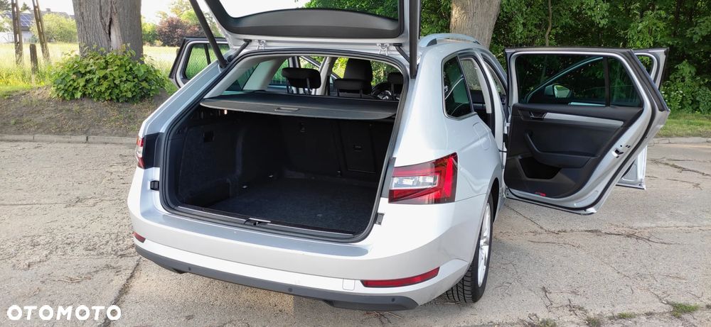 Skoda Superb 2.0 TDI DSG Ambition - 28