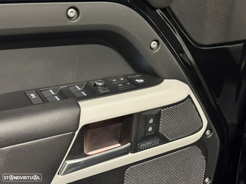 Land Rover Defender 3.0 I6 110 AWD X-Dynamic HSE - 42