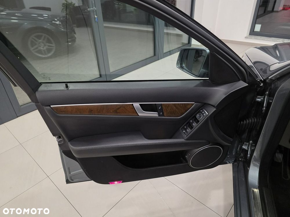 Mercedes-Benz Klasa C 180 BlueEFFICIENCY 7G-TRONIC Elegance - 11