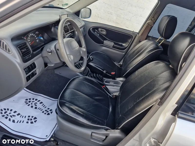 Suzuki Grand Vitara 2.5 V6 - 4