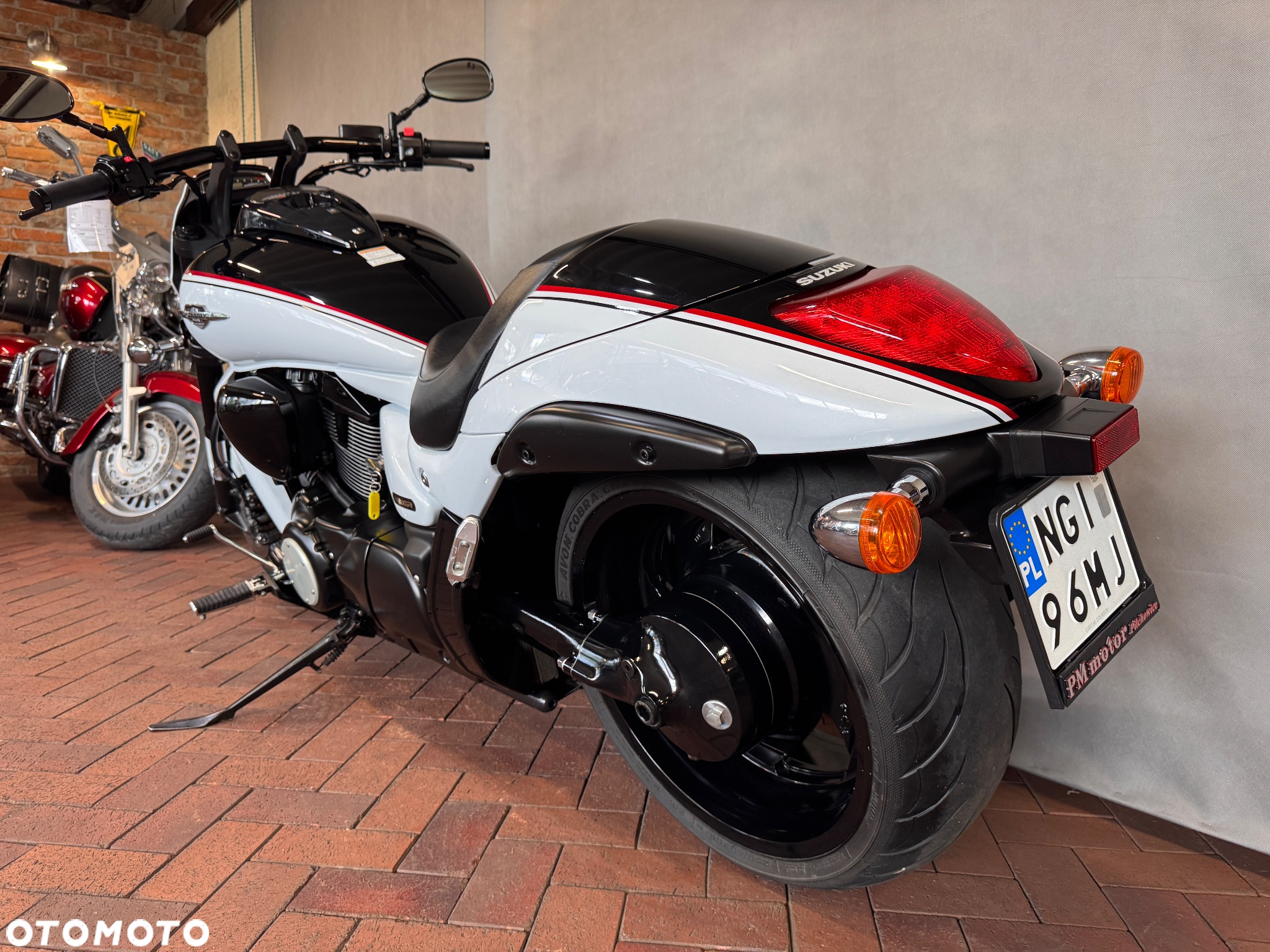 Suzuki Intruder - 17
