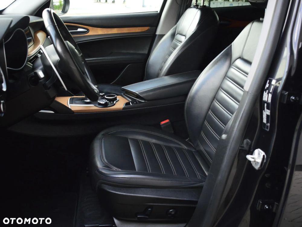 Alfa Romeo Stelvio 2.0 Turbo 16V AT8-Q4 Lusso Ti - 26