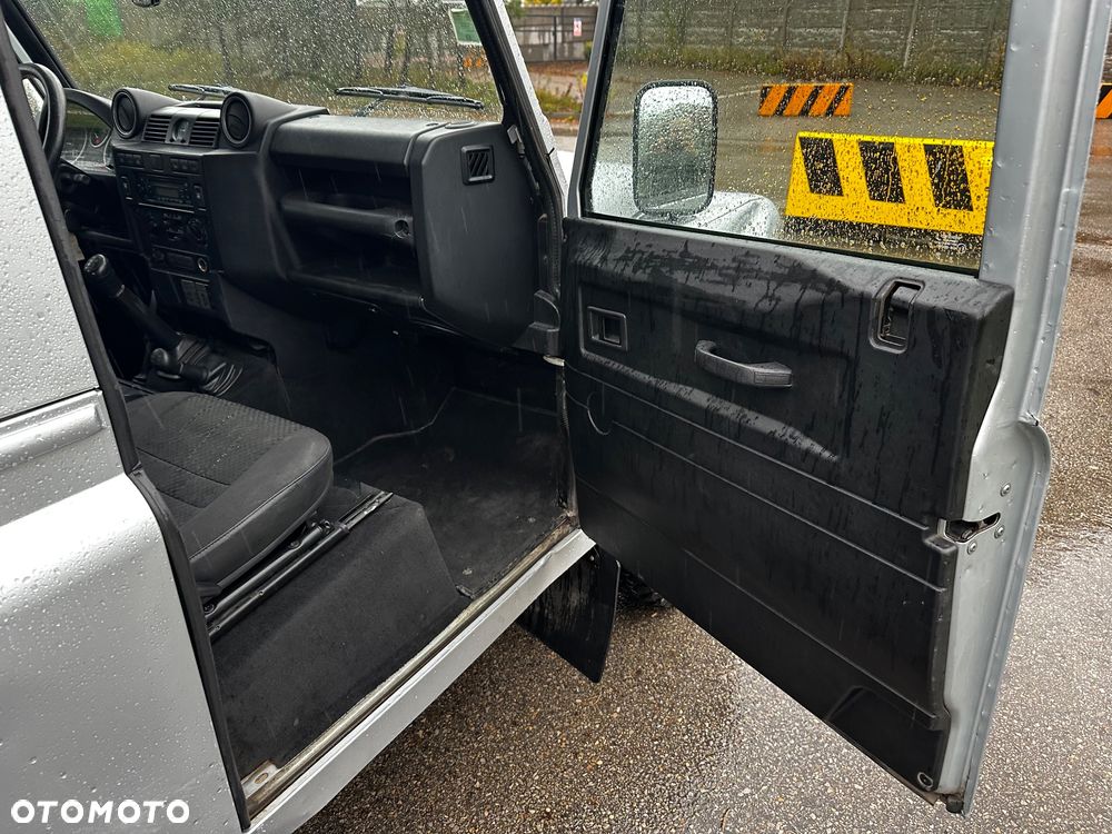 Land Rover Defender - 16