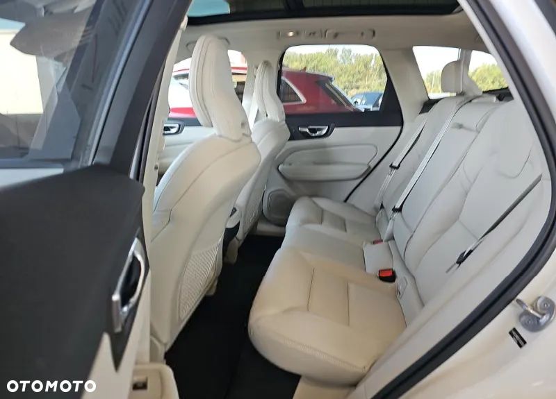 Volvo XC 60 B5 B AWD Ultra Dark - 11
