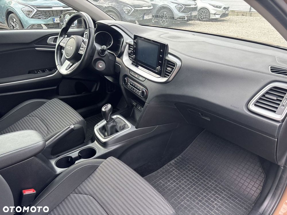 Kia Ceed 1.5 T-GDI M - 13