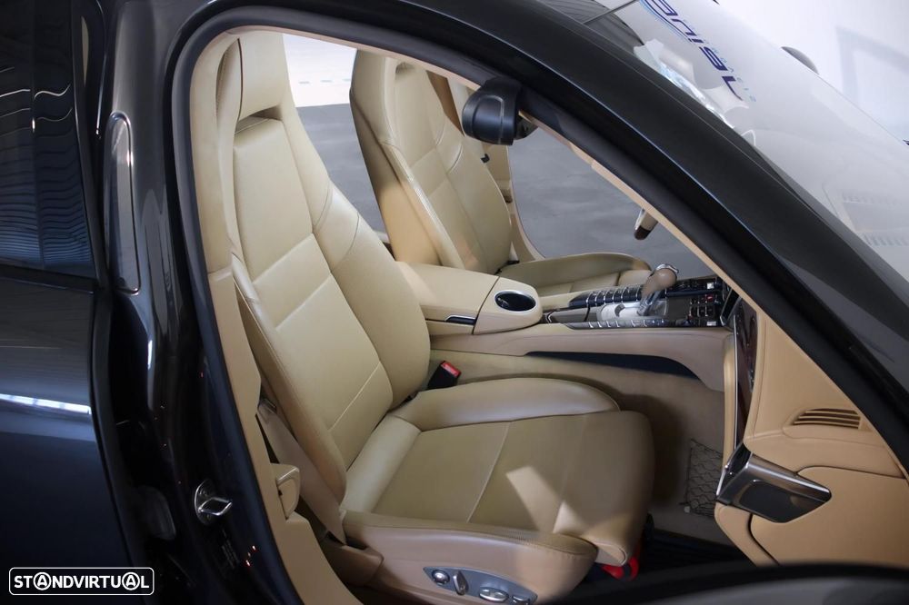 Porsche Panamera 4 GTS PDK - 14