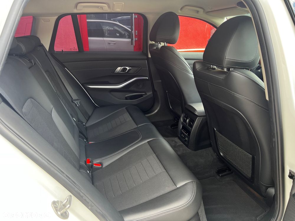 BMW Seria 3 320d xDrive Edition M Sport Shadow - 8