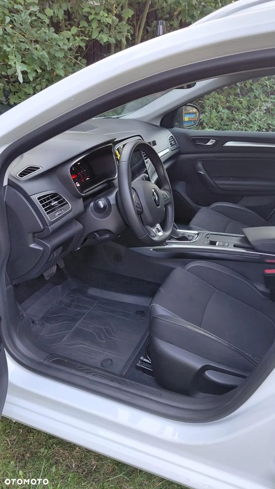 Renault Megane 1.5 Blue dCi Techno EDC - 11