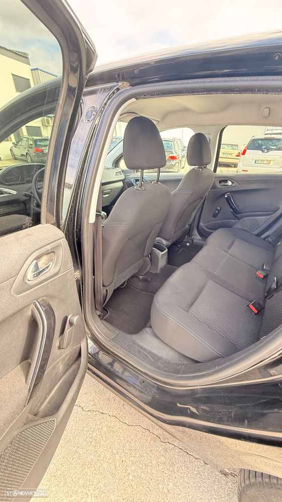 Peugeot 208 1.2 PureTech Style - 15