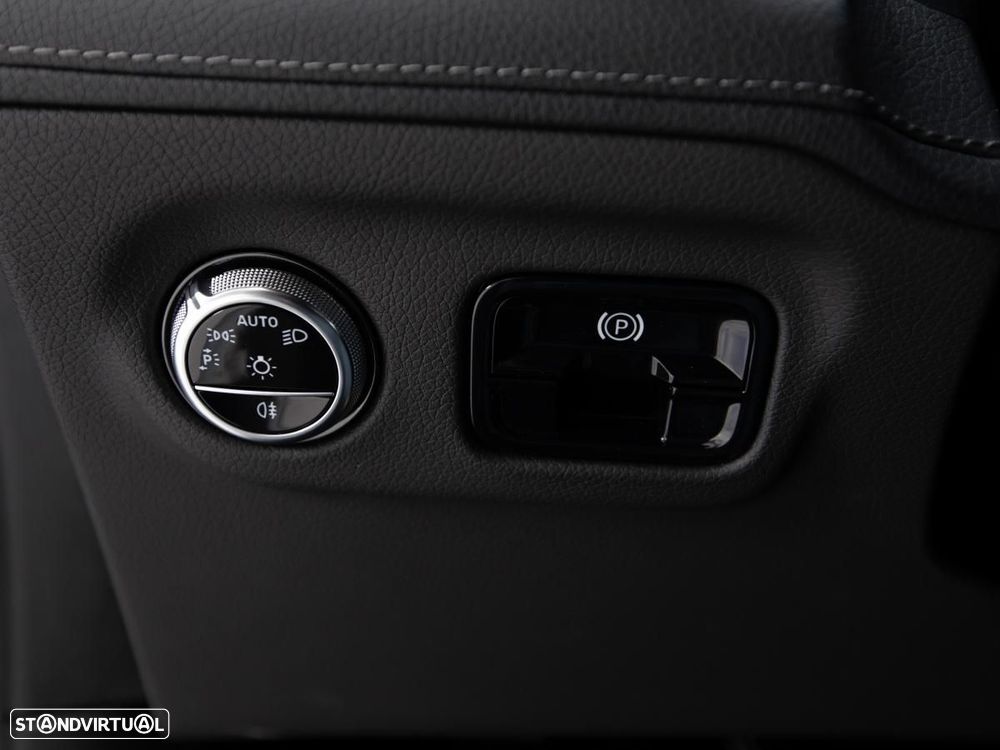 Mercedes-Benz EQE 350 - 18