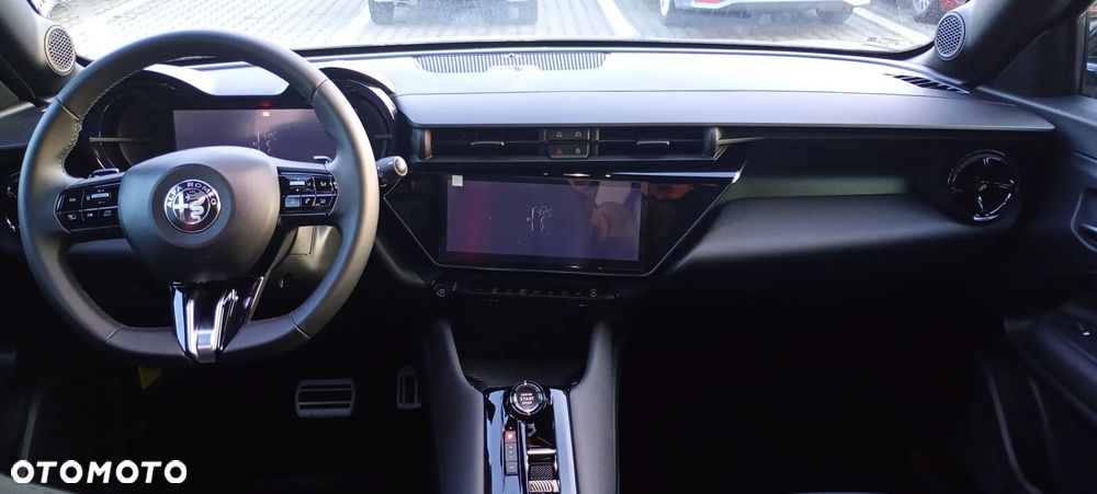 Alfa Romeo Junior 1.2 mHEV Ti eDCT - 8