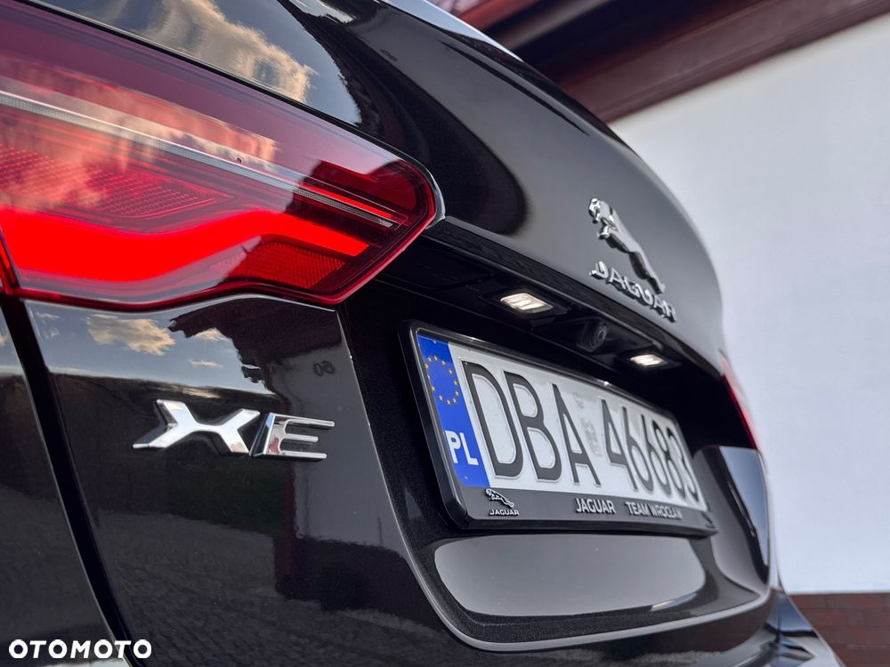 Jaguar XE 2.0 D180 AWD R-Dynamic HSE - 23