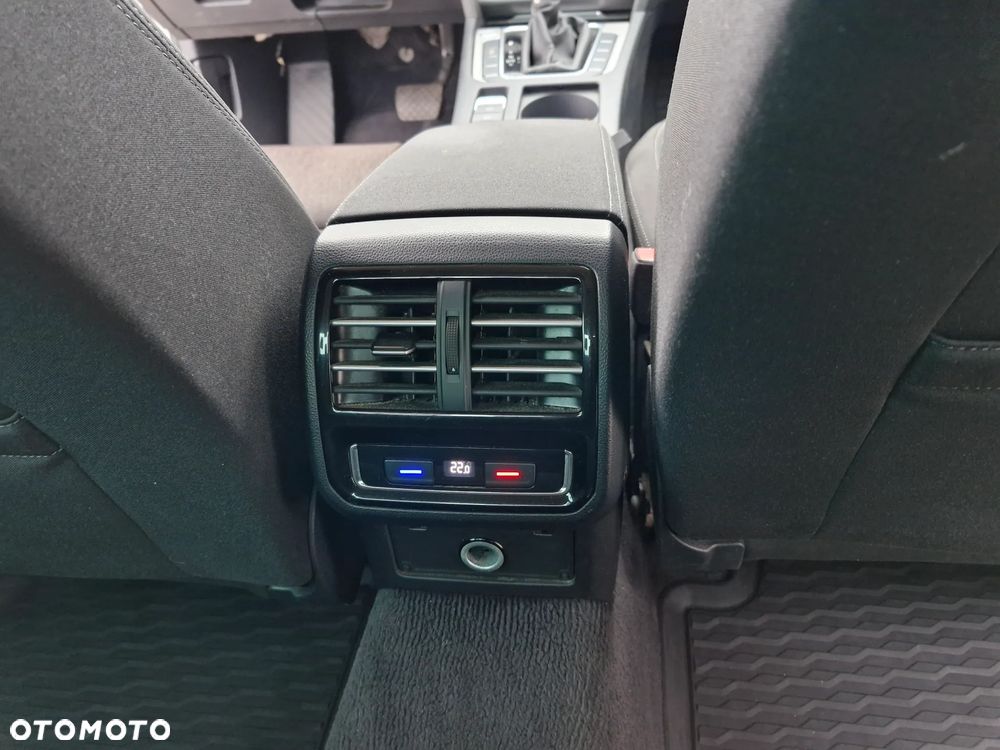 Volkswagen Passat 1.4 TSI ACT (BlueMotion Technology) DSG Highline - 22