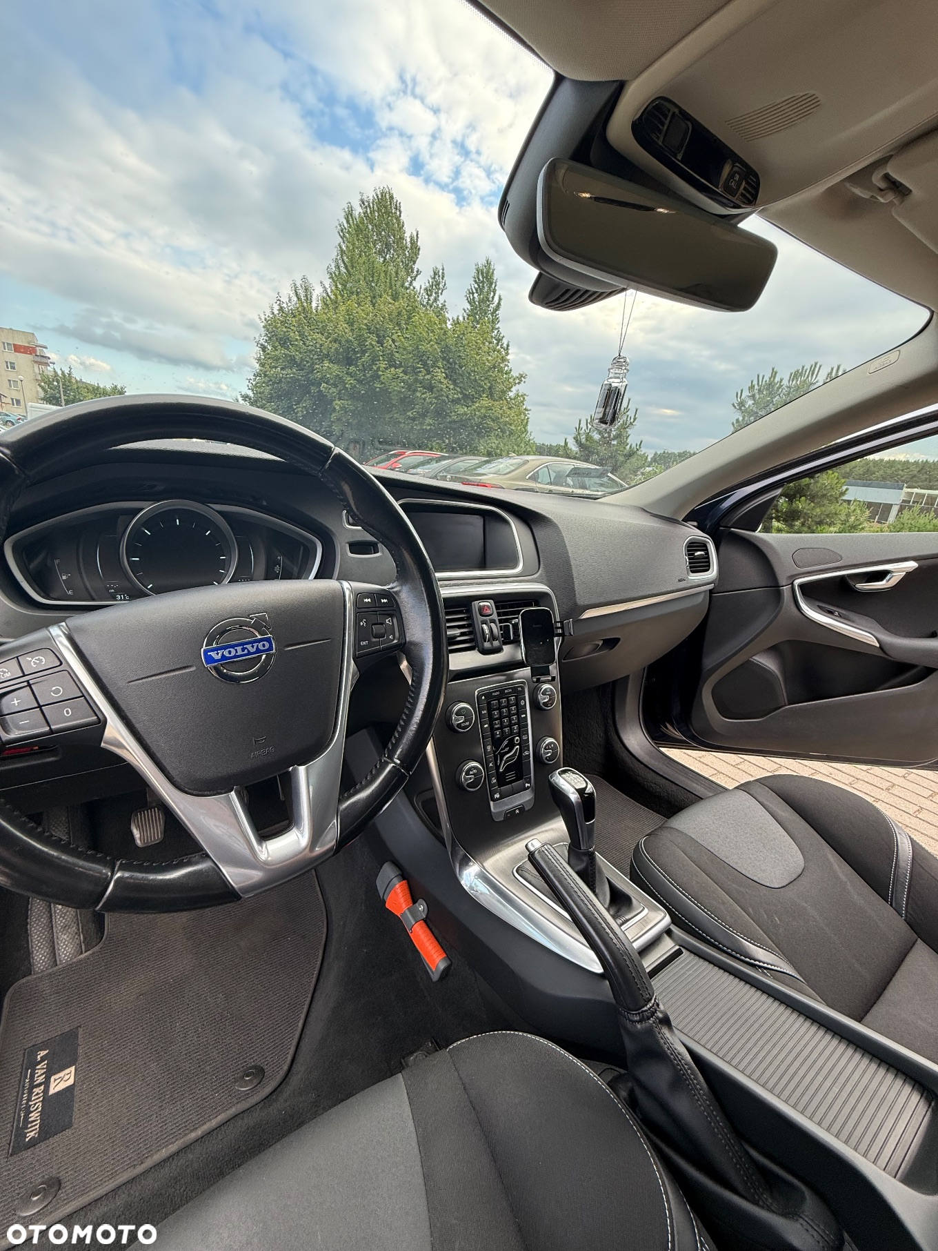 Volvo V40 D4 Momentum - 14