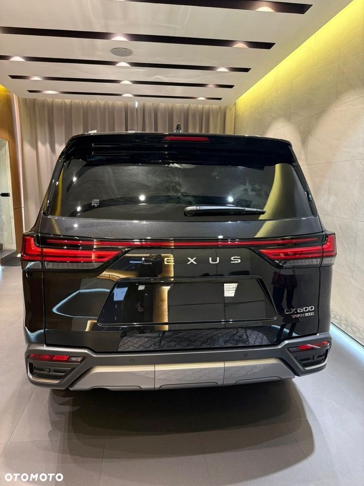 Lexus LX - 7
