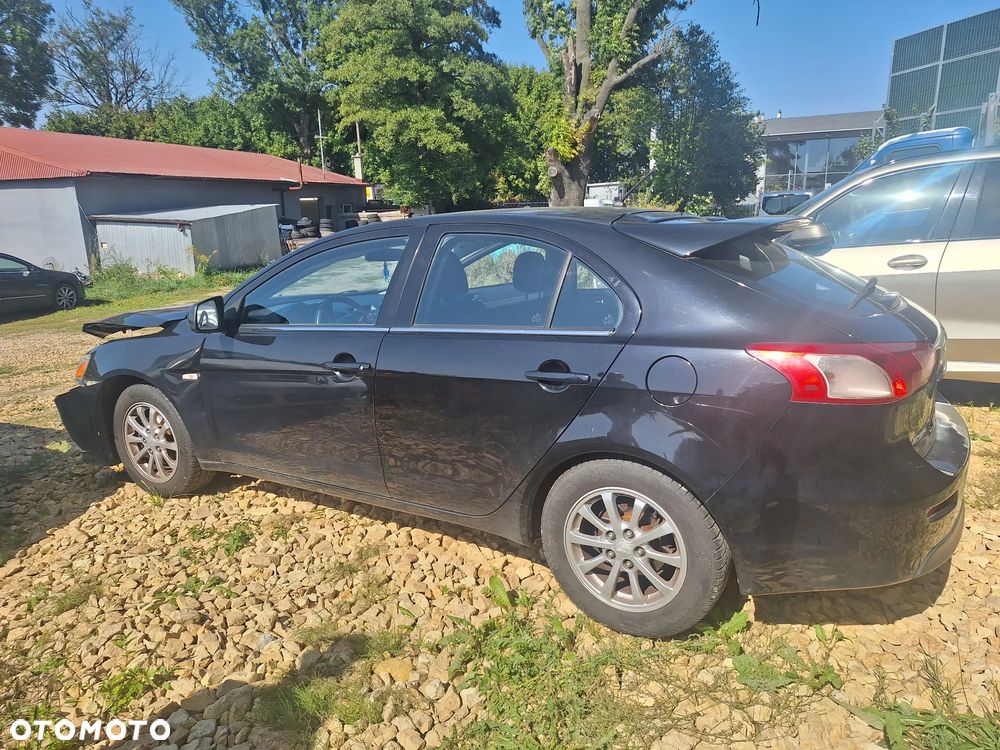 Mitsubishi Lancer 1.6 Invite - 3