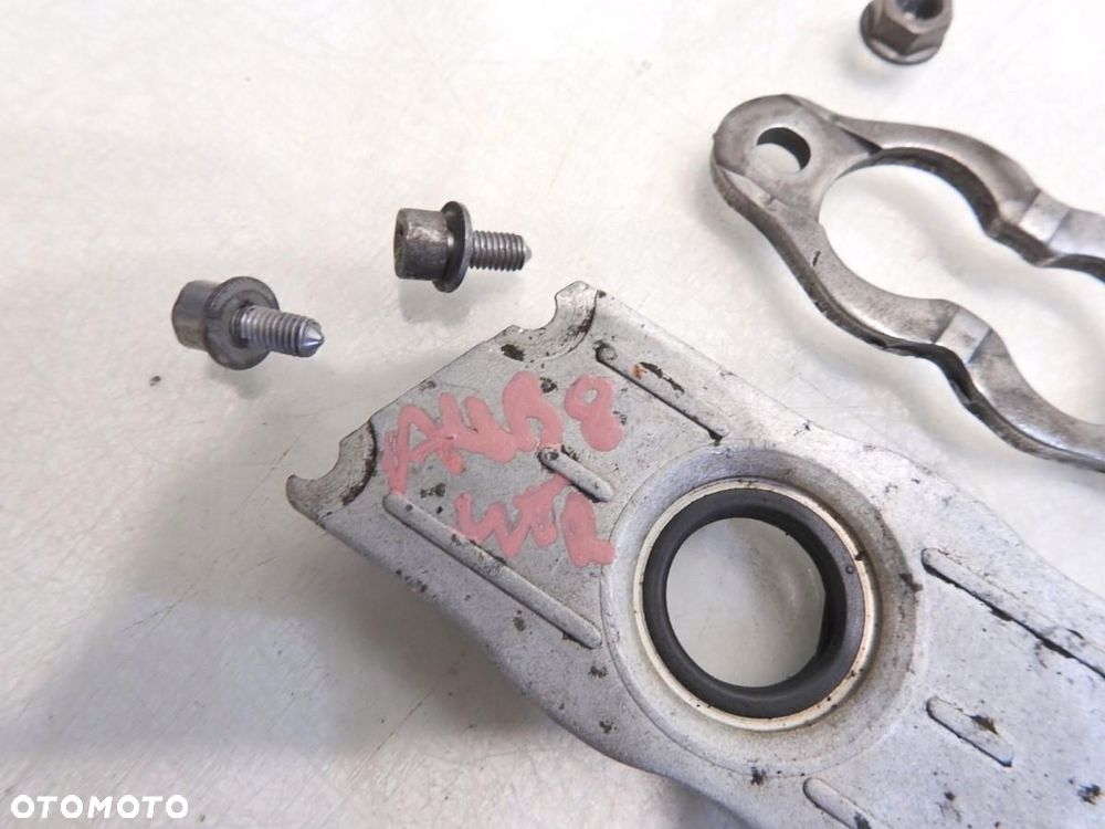 ŁAPKA UCHWYT MOCOWANIE WTRYSKU AUDI A4 B8 - 2