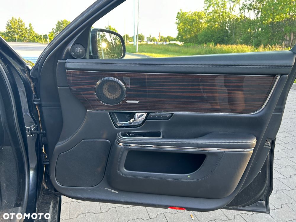 Jaguar XJ 5.0 V8 LWB Portfolio - 31