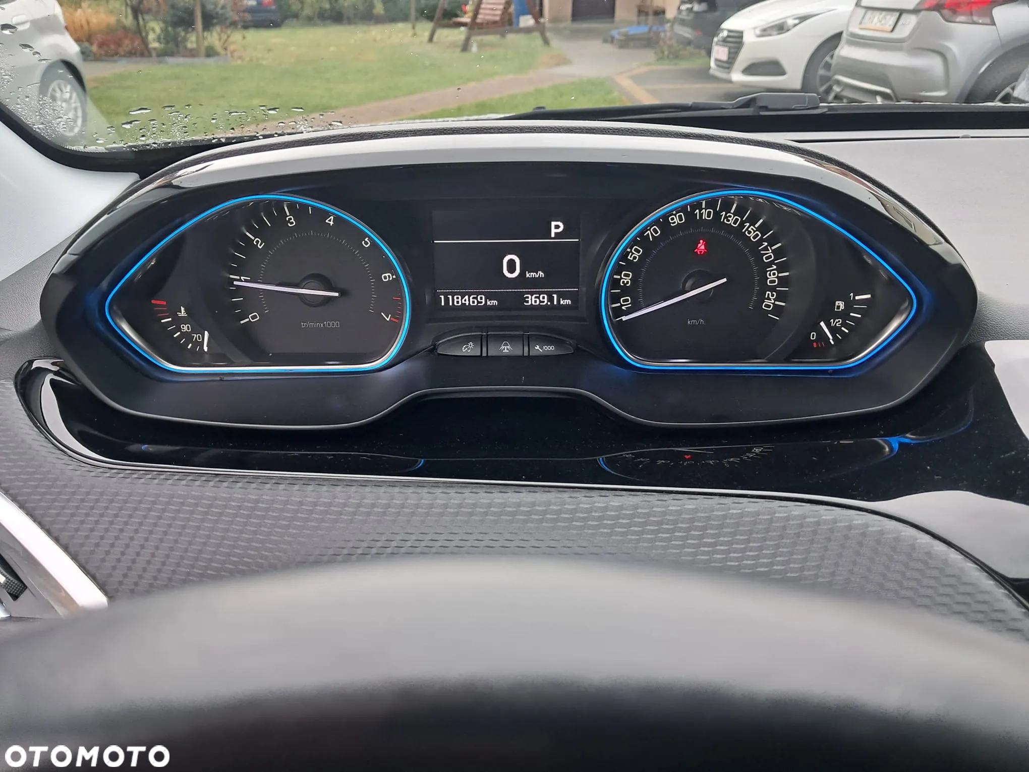 Peugeot 2008 1.2 Pure Tech Allure S&S EAT6 - 10