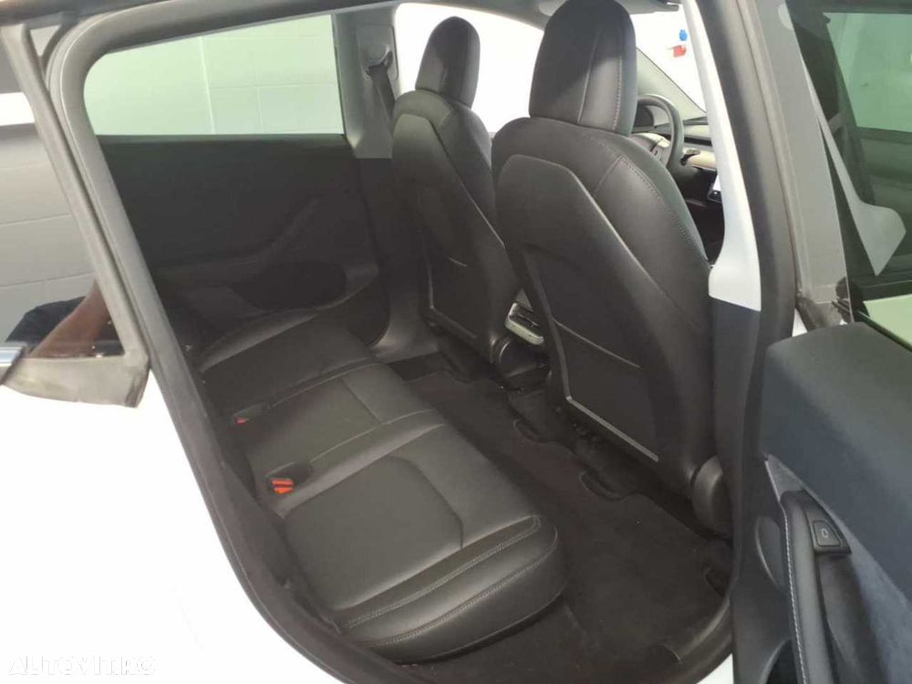 Tesla Model Y Long Range Dual Motor AWD - 8