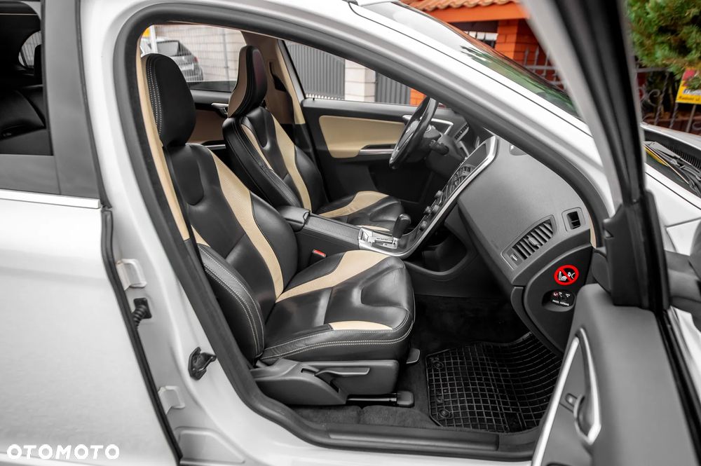 Volvo XC 60 D5 AWD RDesign - 20