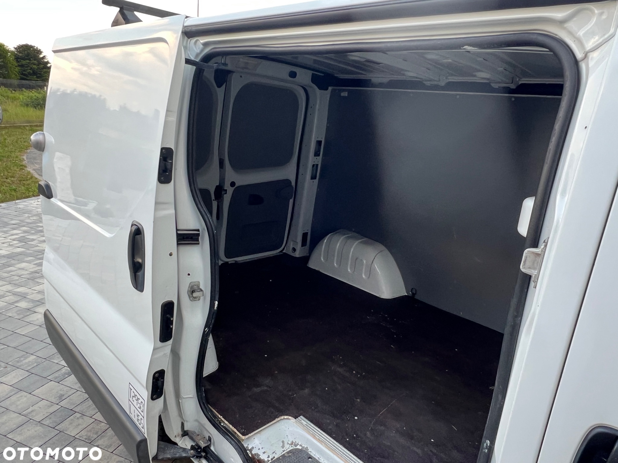Nissan Primaster - 12