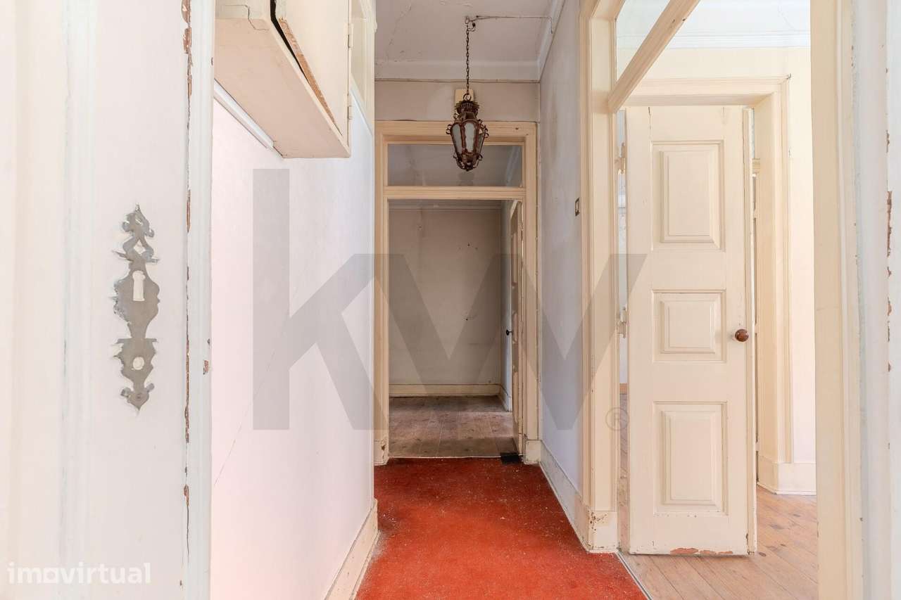 Apartamento de carácter para reabilitação na Calçada de Santana, Lisbo - Grande imagem: 4/39