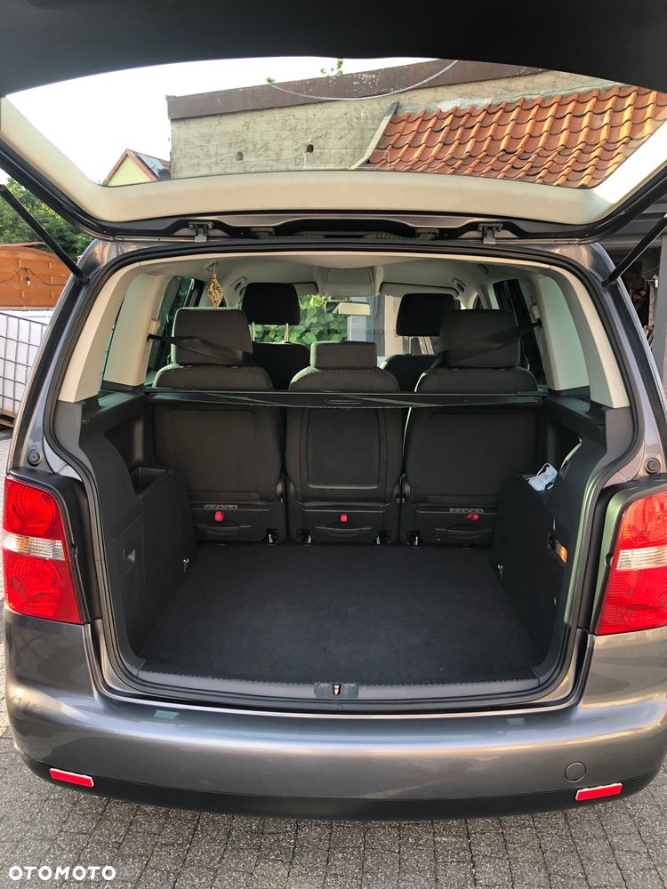 Volkswagen Touran 1.9 TDI DPF Conceptline - 9