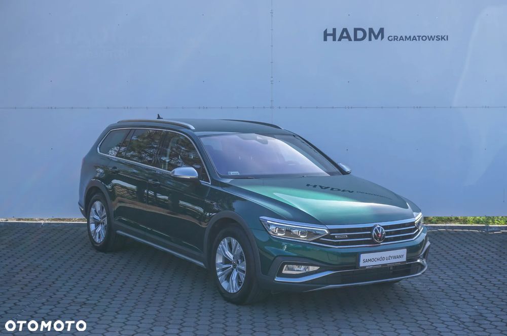 Volkswagen Passat - 1