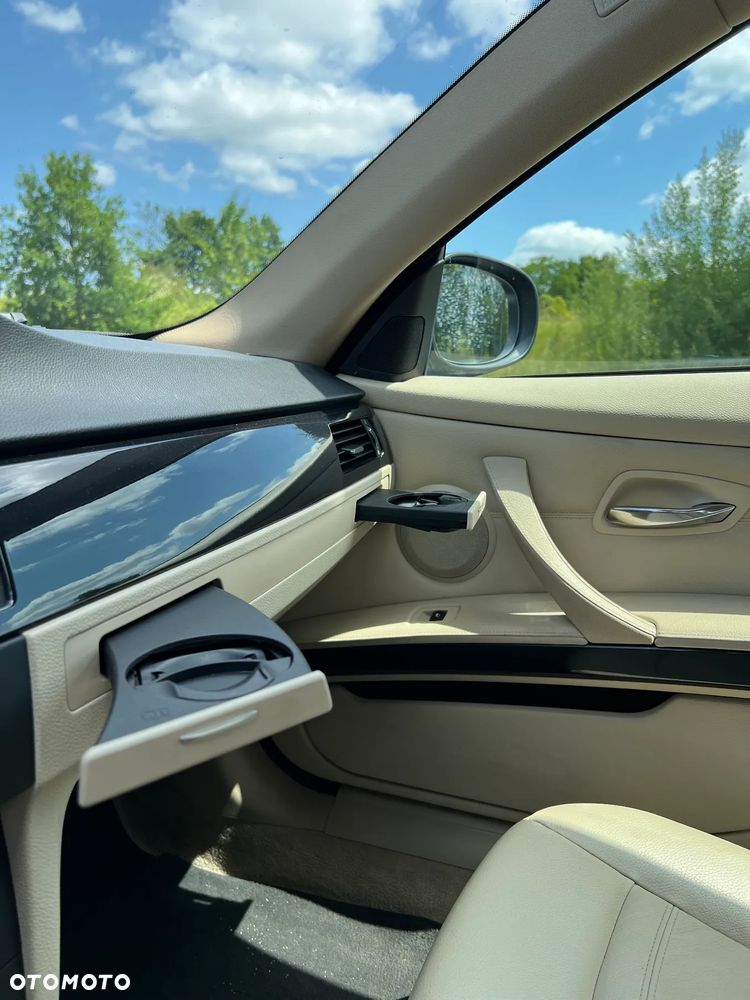 BMW Seria 3 320i - 24