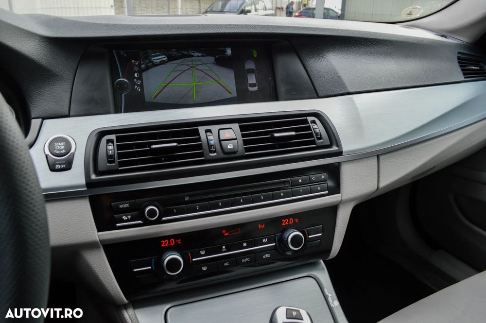 BMW Seria 5 525d xDrive - 13