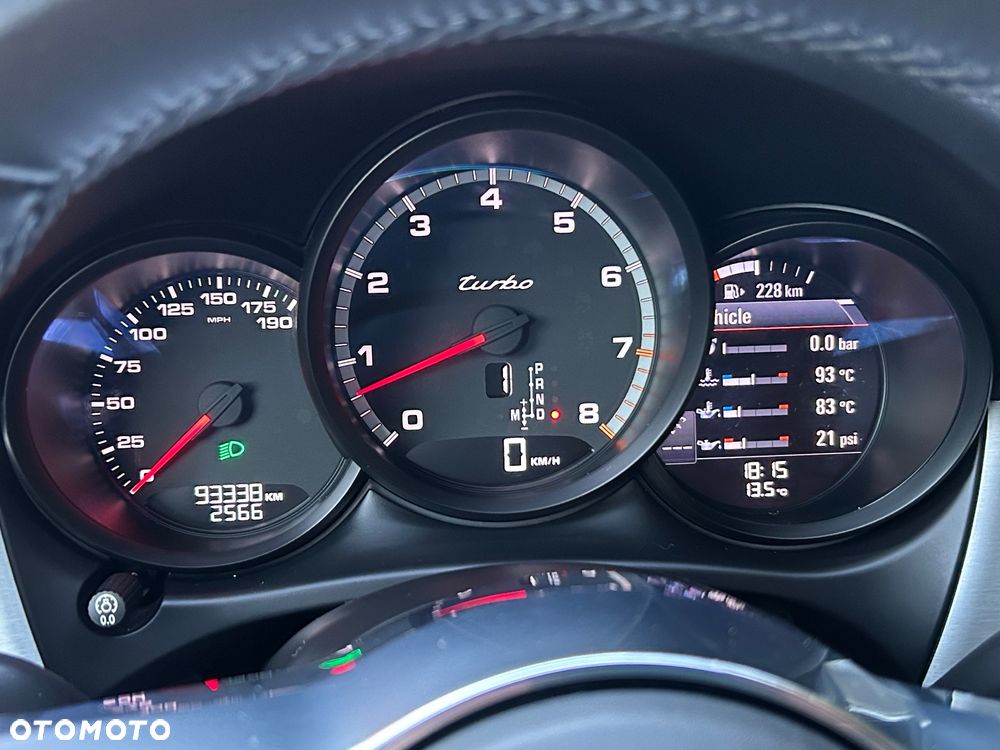 Porsche Macan Turbo - 24