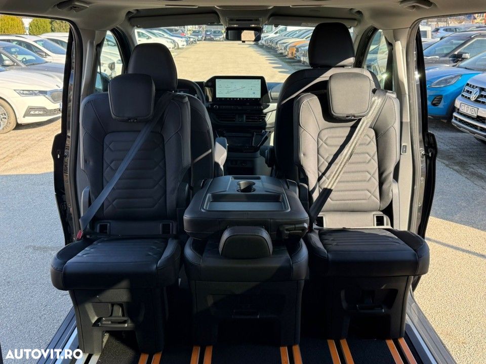 Ford Tourneo Custom - 12