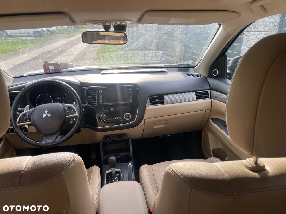 Mitsubishi Outlander 2.0 Instyle Navi - 11