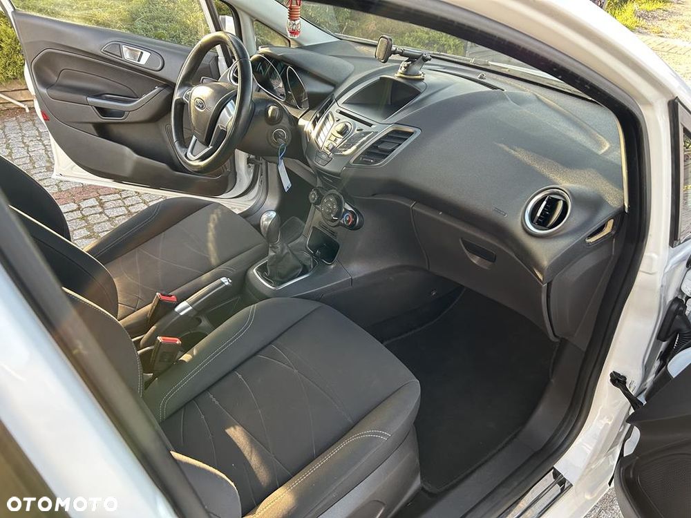 Ford Fiesta - 17