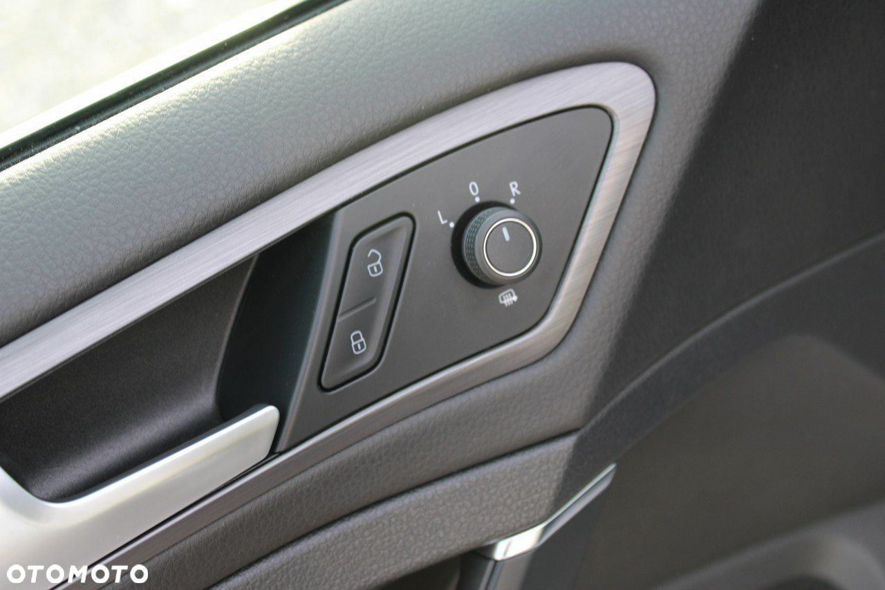 Volkswagen Golf - 22