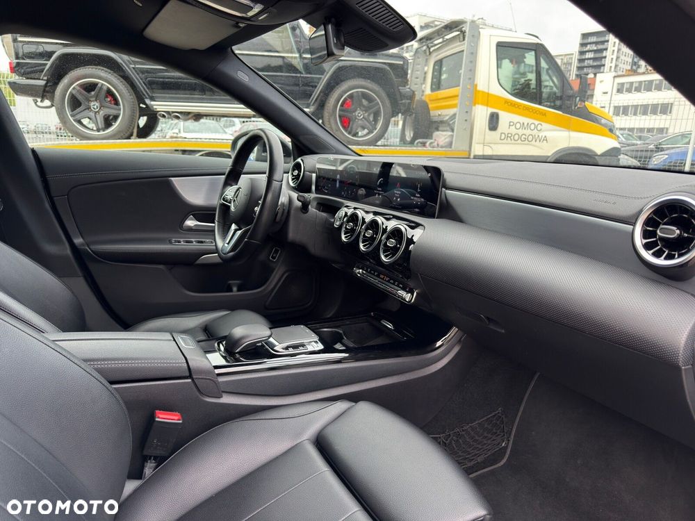 Mercedes-Benz CLA 200 7G-DCT - 22