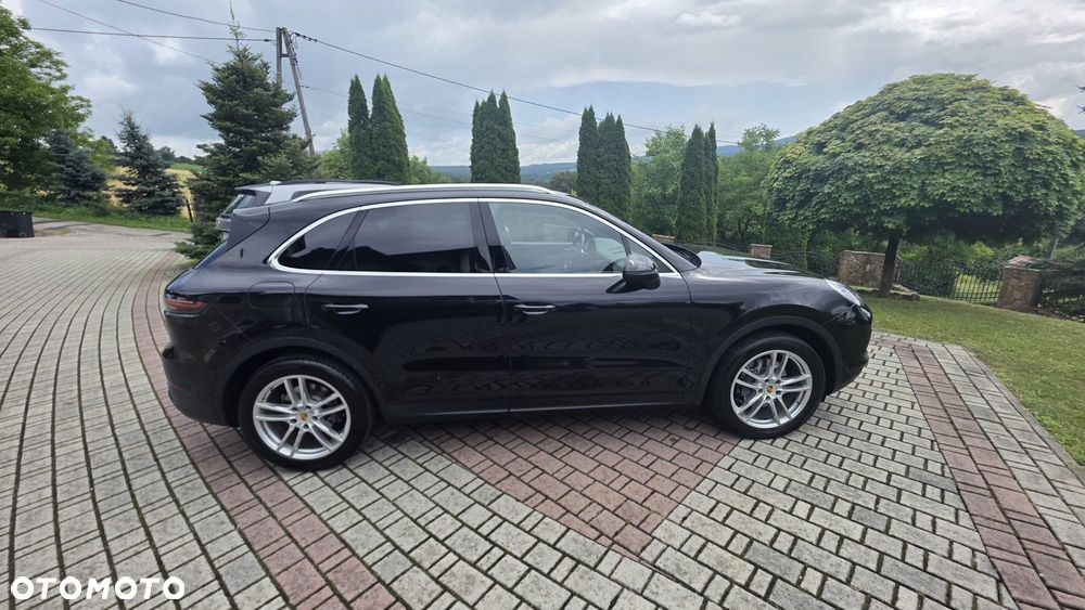 Porsche Cayenne Standard - 2