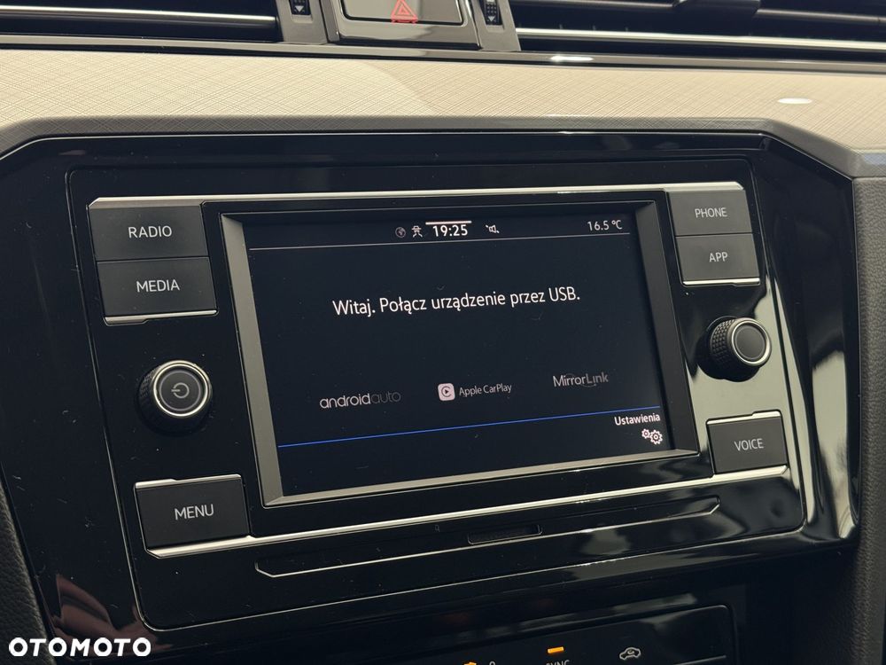 Volkswagen Passat - 28
