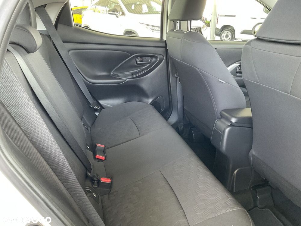 Toyota Yaris - 10